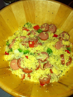 Una foto de Cous cous con salchichas
