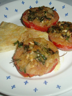 Una foto de Tomates maduros a la provenzal