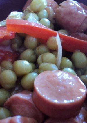 Una foto de Cazuela de franfurters Ultra moderna