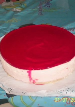 Una foto de Tarta de gelatina, yogurt y fruta