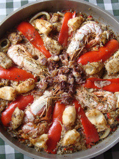 Una foto de Paella de mariscos bonaerense