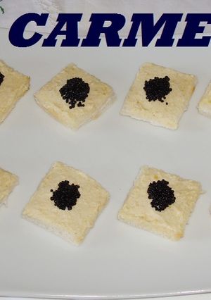 Una foto de Canapés de hummus y caviar