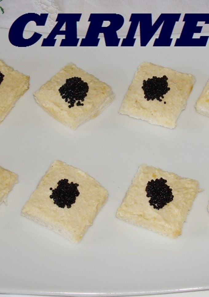 Una foto de Canapés de hummus y caviar
