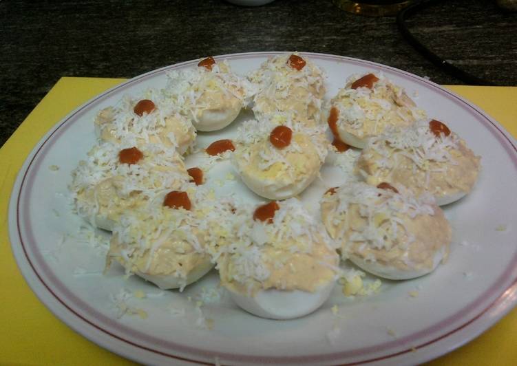 huevos rellenos con atun y tomate huevos rellenos con atun y tomate