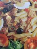 Ensalada de melva y pasta con aceitunas