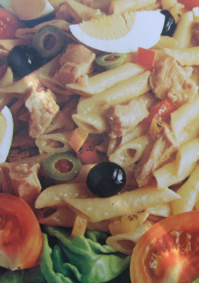 Una foto de Ensalada de melva y pasta con aceitunas