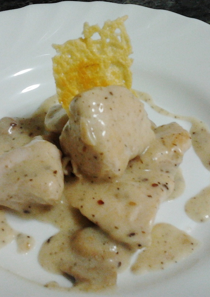 Una foto de Pollo en salsa de trufa blanca