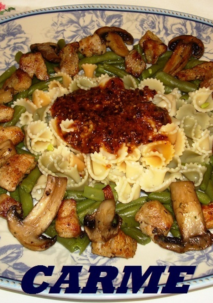 Una foto de Ensalada tibia de pasta verdura y cerdo
