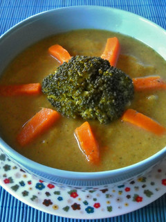 Una foto de Crema de calabaza y brócoli