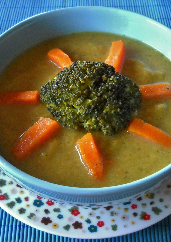Una foto de Crema de calabaza y brócoli
