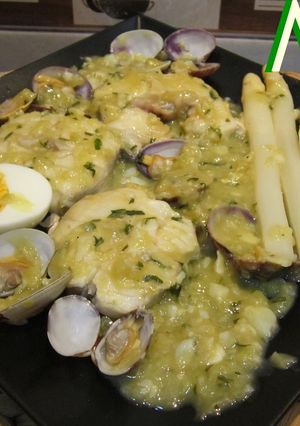 Una foto de Merluza a la vasca en salsa verde