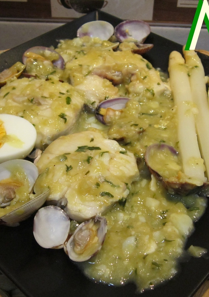 Una foto de Merluza a la vasca en salsa verde