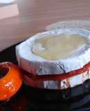 Camembert relleno de salsa de tomate