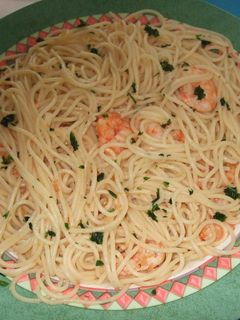 Una foto de Espaguetis con gambas al ajillo