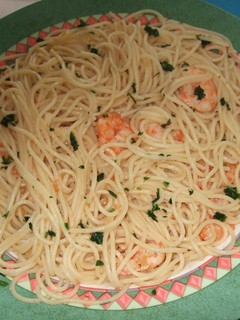 Una foto de Espaguetis con gambas al ajillo