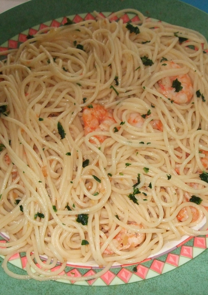 Una foto de Espaguetis con gambas al ajillo