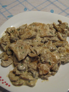 Una foto de Pechugas de pollo en salsa de champiñones