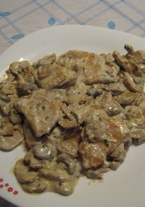 Una foto de Pechugas de pollo en salsa de champiñones