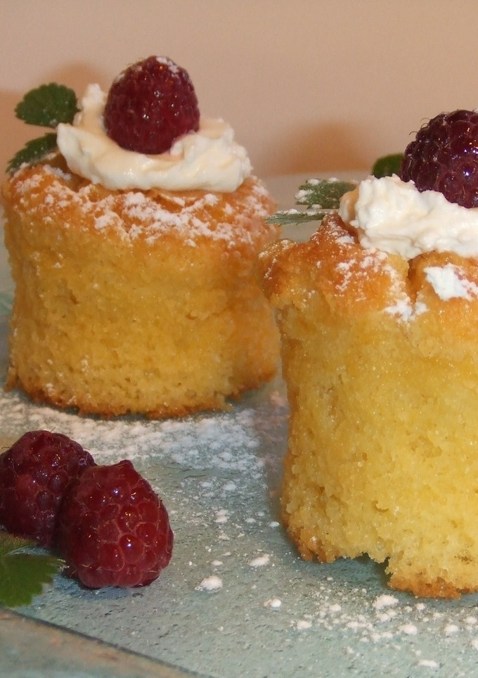Una foto de Muffins de frambuesa con crema doble