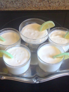 Una foto de Mousse fácil de limón