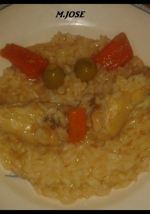 Una foto de Arroz con muslitos y alas de pollo