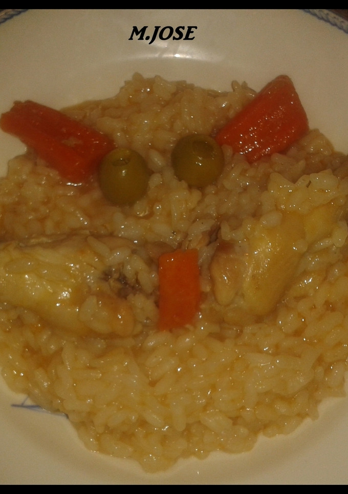 Una foto de Arroz con muslitos y alas de pollo