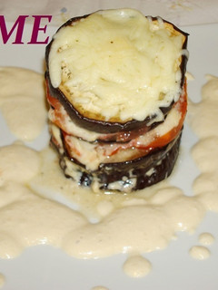 Una foto de Milhojas de berenjenas con crema de garbanzos