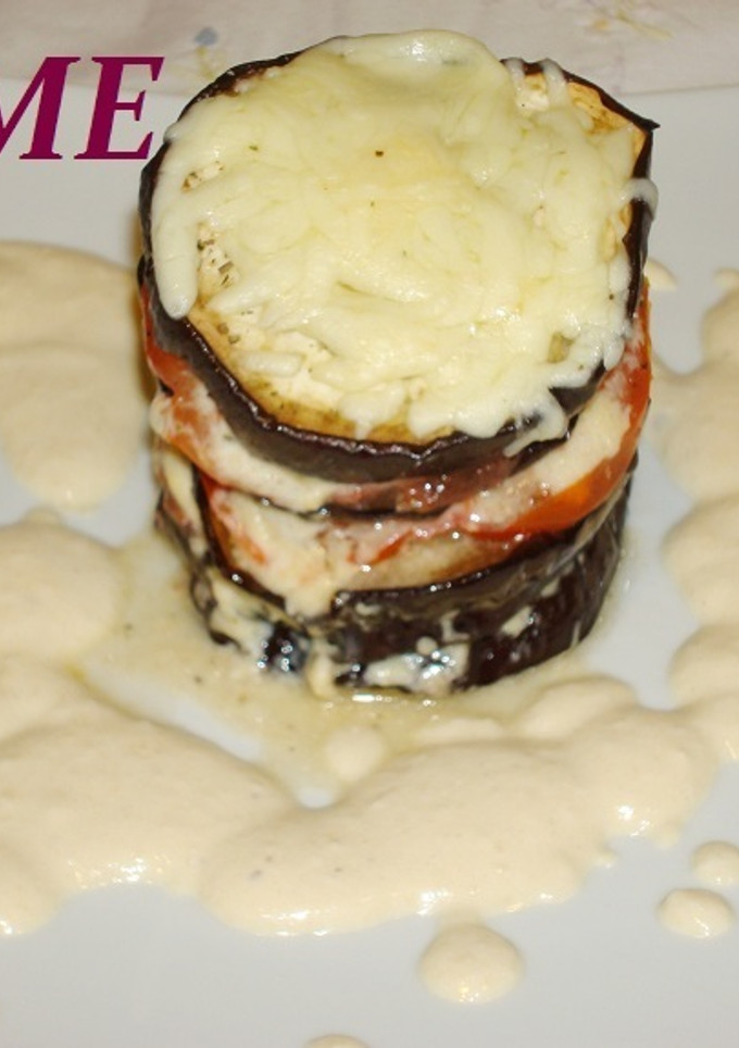 Una foto de Milhojas de berenjenas con crema de garbanzos