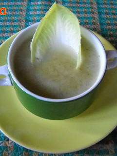 Una foto de Sopa de endivias y lechuga