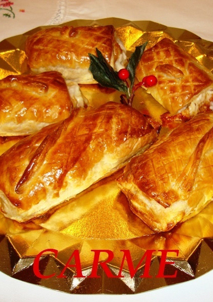 Una foto de Hojaldres de jamón, queso y dulce de membrillo