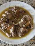 Conejo al ajillo con vino blanco
