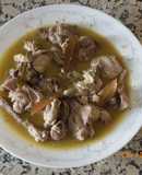 Conejo al ajillo con vino blanco
