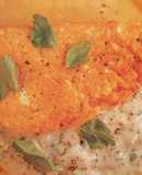 Omelette rellena de champiñones en salsa