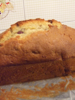 Una foto de Cake de vainilla y maíz con arándanos rojos