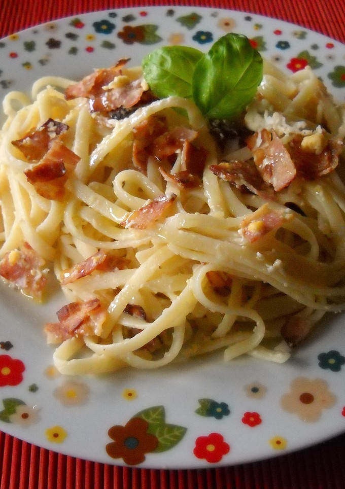 Una foto de Tallarines a la carbonara