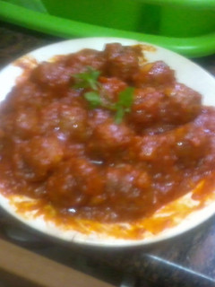 Una foto de Albóndigas de carne con tomate