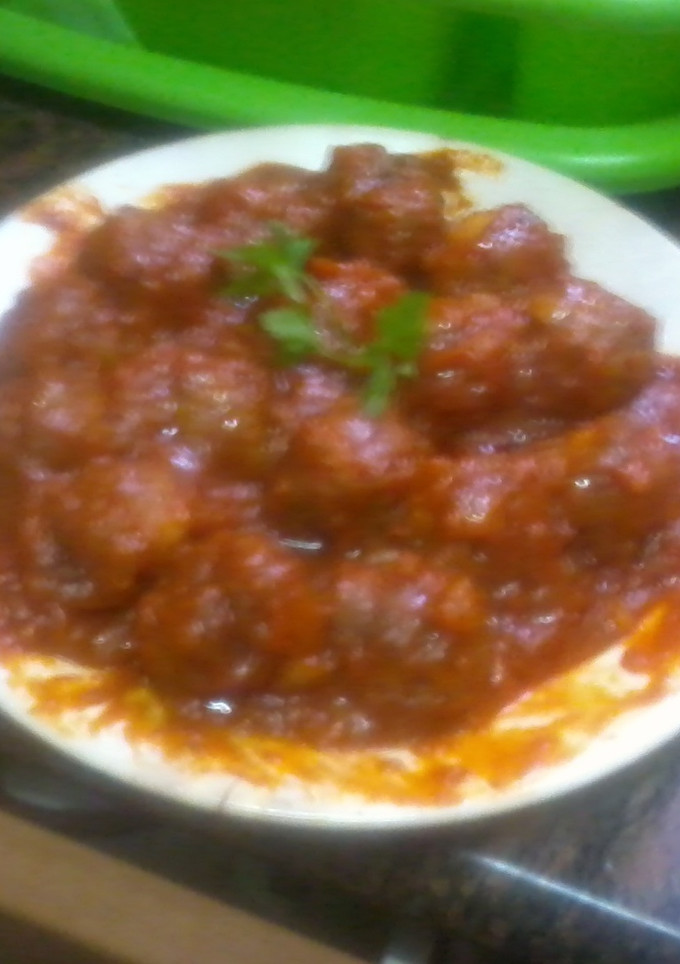 Una foto de Albóndigas de carne con tomate