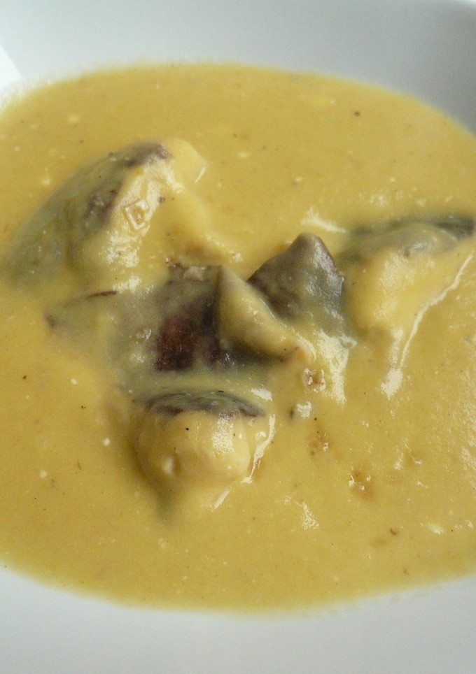Una foto de Crema de patata y puerros con setas