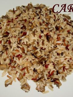 Una foto de Arroz y champiñones salteados
