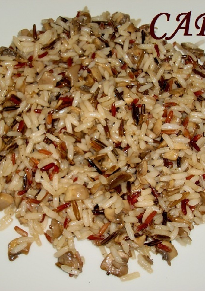 Una foto de Arroz y champiñones salteados