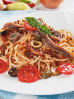 Una foto de Spaghetti a la "putanesca"