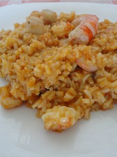Una foto de Arroz cremoso de mariscos con aroma de naranja