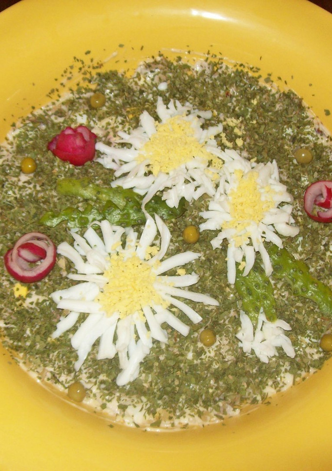 Una foto de Ensalada de pollo y huevos