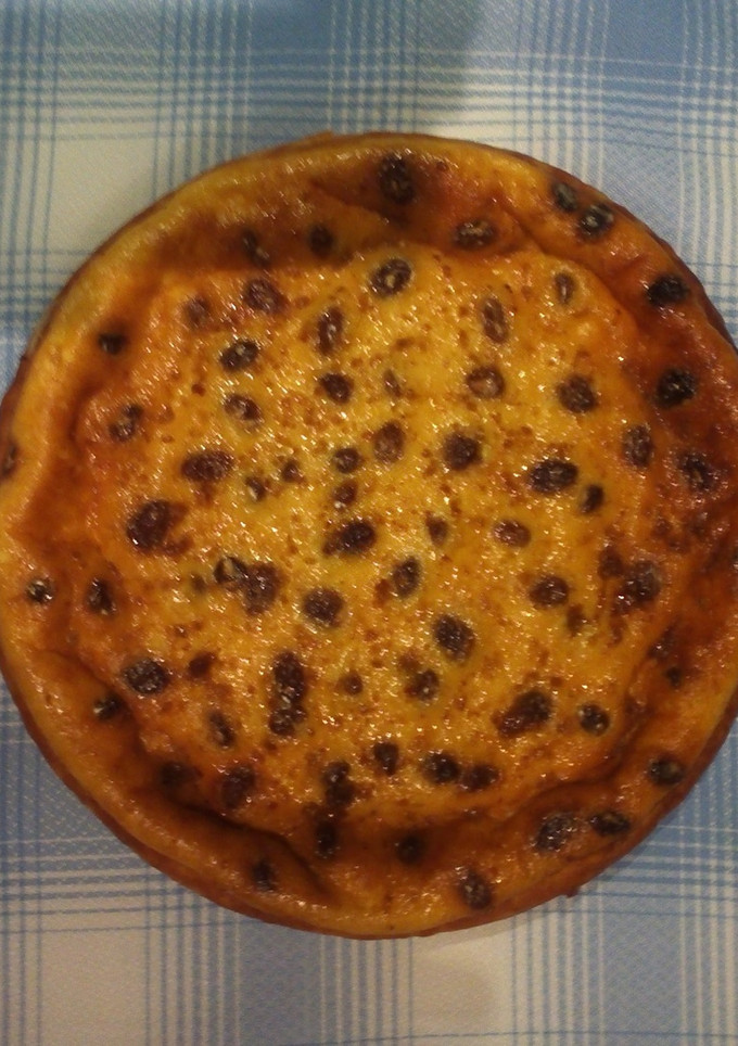 Una foto de Pastel de requesón con mermelada de pasas