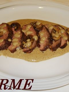 Una foto de Magret de pato con salsa de champiñones