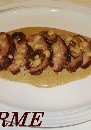Una foto de Magret de pato con salsa de champiñones