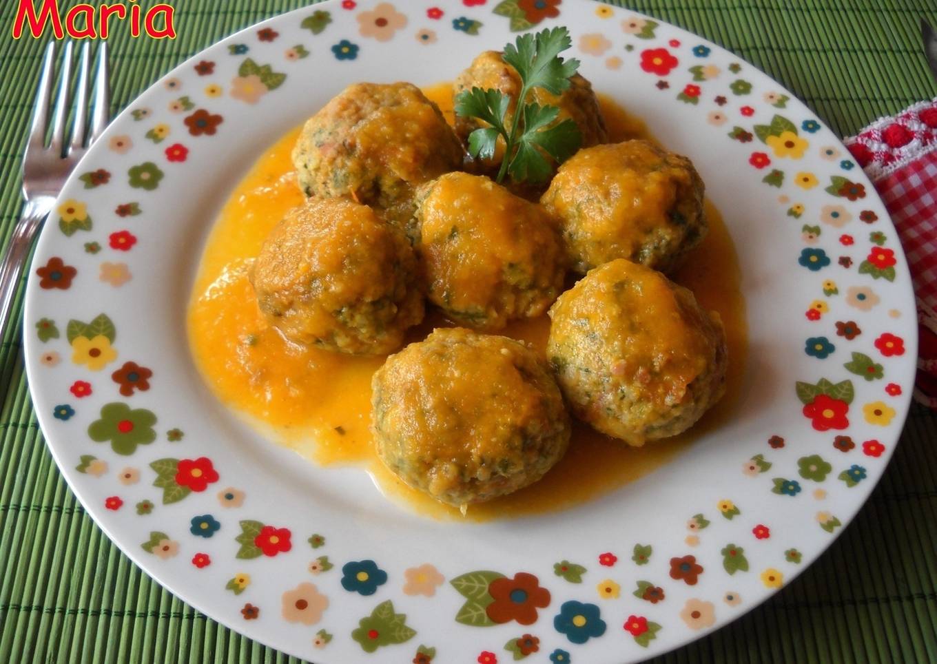 Albóndigas de acelgas y jamón en salsa de zanahoria<br />