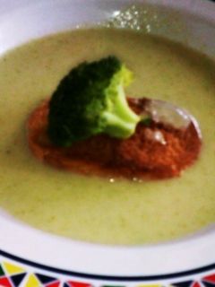 Una foto de Crema de brócoli con croutons