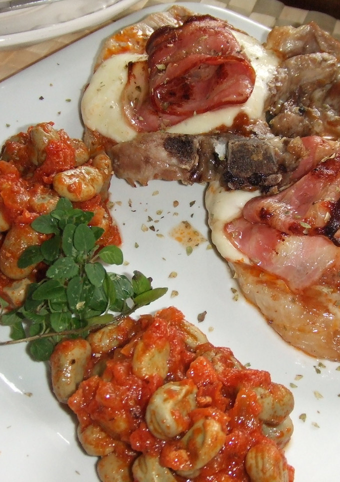 Una foto de Chuletas de cerdo con mozzarella