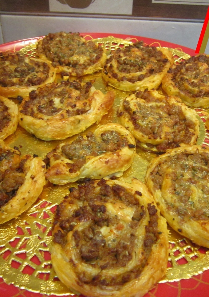 Una foto de Enrollados hojaldrados de cerdo ibérico